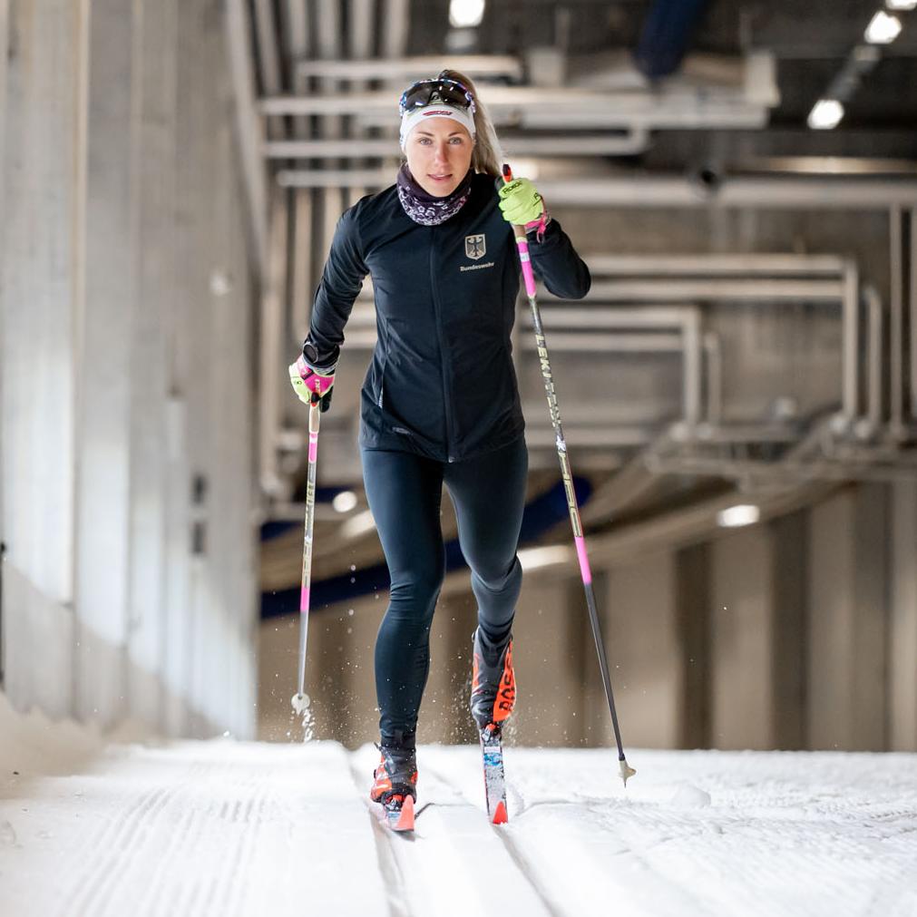 Lisa Lohmann, Philipp Horn und Antonia Fräbel in der Skisport-HALLE Oberhof.